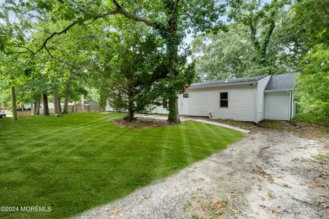 20 Willow St, Waretown, NJ 08758