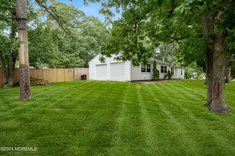 Exterior - 20 Willow St, Waretown, NJ 08758 photo 3 of 7