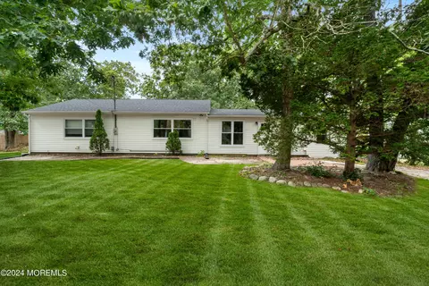 Exterior - 20 Willow St, Waretown, NJ 08758 photo 2 of 7