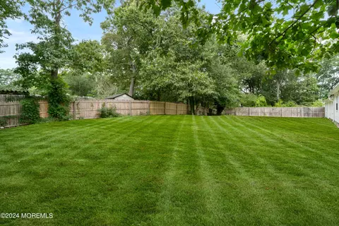 Exterior - 20 Willow St, Waretown, NJ 08758 photo 4 of 7