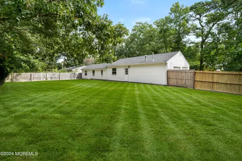 Exterior - 20 Willow St, Waretown, NJ 08758 photo 5 of 7