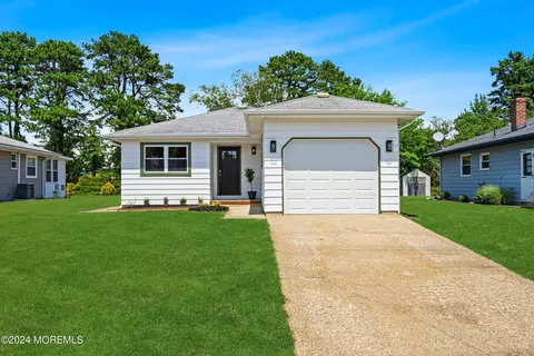 824 Jamaica Blvd, Toms River, NJ 08757