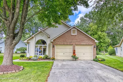 1554 Snowberry Ct, Toms River, NJ 08755