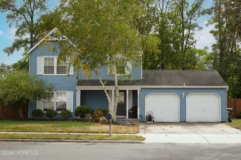 3 Plymouth Dr, Howell, NJ 07731