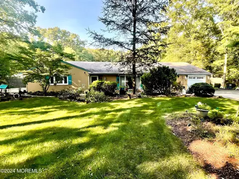 1044 N Maple Ave, Toms River, NJ 08755