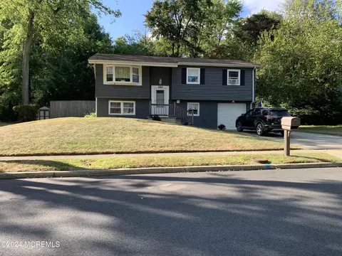 120 Susan Dr, Jackson, NJ 08527