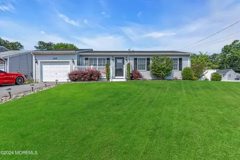 154 Mizzen Rd, Brick, NJ 08723