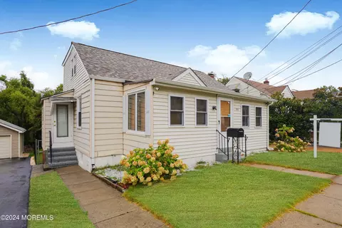 99 Hillside Ave, Middlesex, NJ 08846