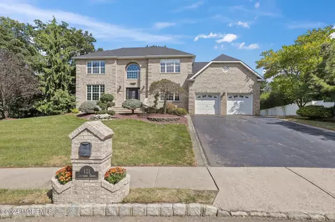 121 Cheyenne Dr, Morganville, NJ 07751