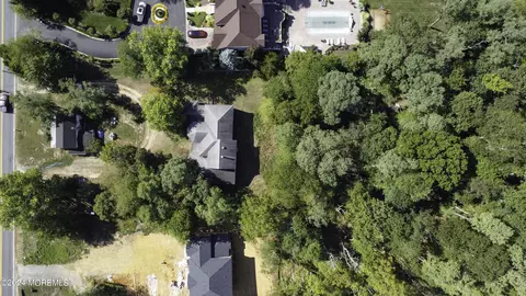 156 Sweetmans Ln, Manalapan, NJ 07726