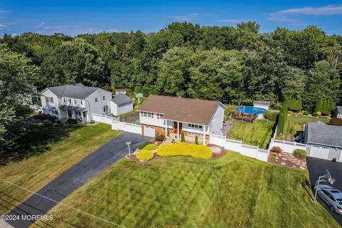18 Chesapeake Rd, Manalapan, NJ 07726