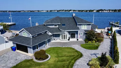 4 Twilight Dr, Brick, NJ 08723