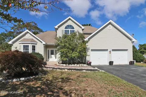 30 Hannah Lee Rd, Barnegat, NJ 08005