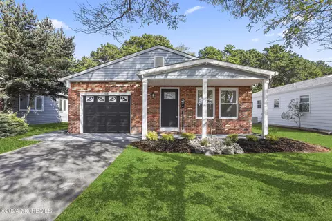204 Orlando Blvd, Toms River, NJ 08757