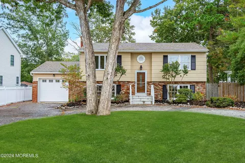 1059 Sailor Dr, Manahawkin, NJ 08050