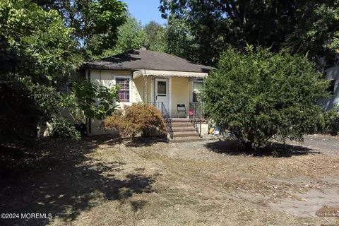 120 W 6th St, Howell, NJ 07731
