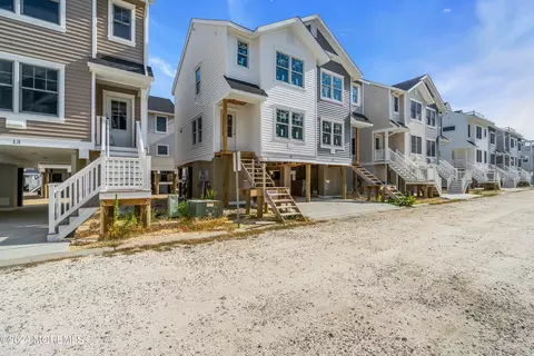 15 Cummins St, Mantoloking, NJ 08738