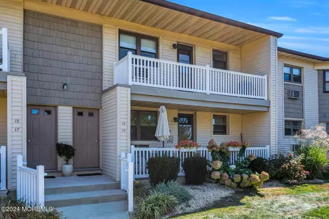 46 Wharfside Dr #46, Monmouth Beach, NJ 07750