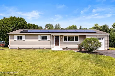 77 Western Dr, Howell, NJ 07731