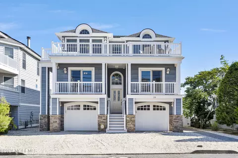 29 N 11th St, Surf City, NJ 08008
