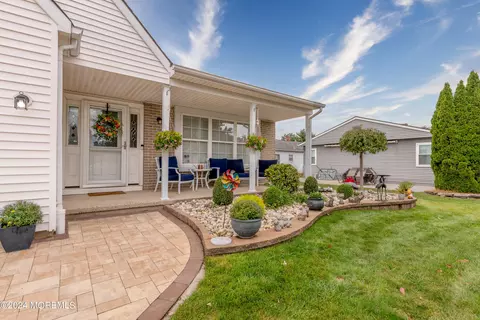 65 Santo Domingo Dr, Toms River, NJ 08757