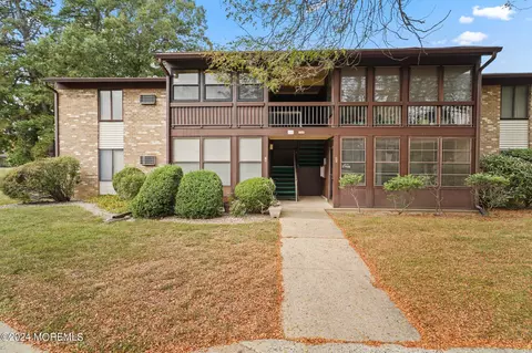 118 Amberly Dr #G, Englishtown, NJ 07726