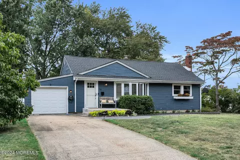 56 Fairview Dr, Middletown, NJ 07748