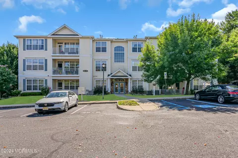 368 Saint Andrews Pl, Manalapan, NJ 07726