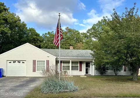 1105 Vaughn Ave, Toms River, NJ 08753
