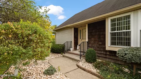 14 Yorkshire Dr # B, Monroe, NJ 08831