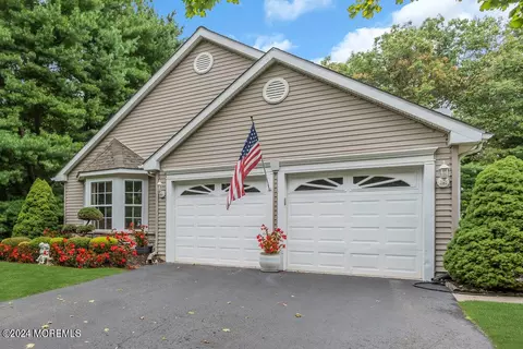 65 Skyline Dr, Lakewood, NJ 08701