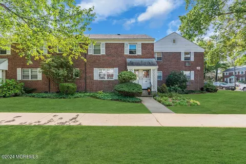 48 Manor Dr, Red Bank, NJ 07701