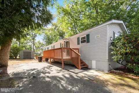 111 Pinewood Dr, Barnegat, NJ 08005