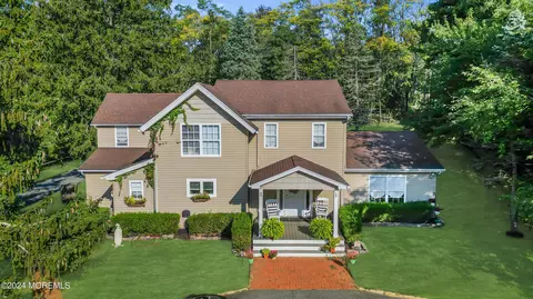 5 Dugans Ln, Marlboro, NJ 07746