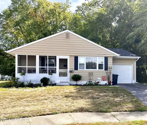 20 Wall Cress Ct, Toms River, NJ 08755