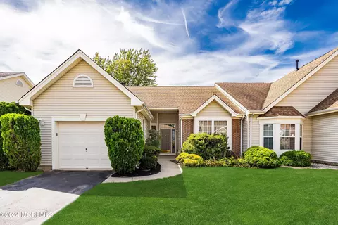 168 Sylvan Lake Blvd, Bayville, NJ 08721