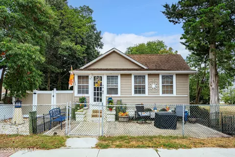 611 Ocean Gate Ave, Ocean Gate, NJ 08740