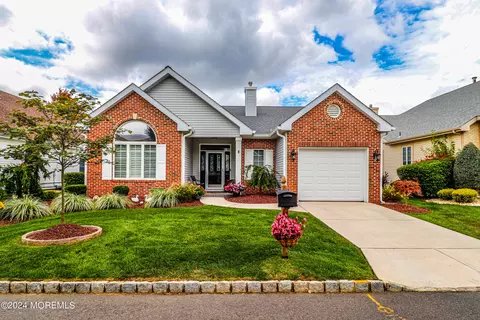 5 Leeds Ln, Monroe, NJ 08831