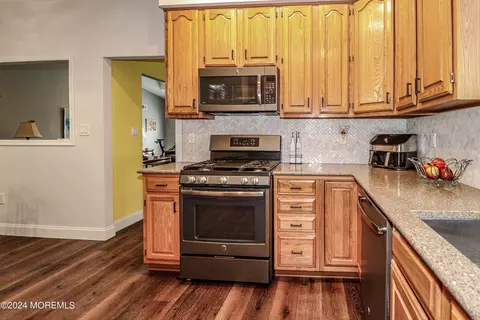 Kitchen - 5 Leeds Ln, Monroe, NJ 08831 photo 3 of 3
