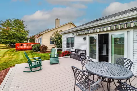 Exterior - 5 Leeds Ln, Monroe, NJ 08831 photo 5 of 7