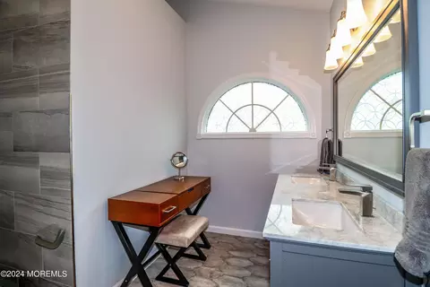 Bath - 5 Leeds Ln, Monroe, NJ 08831 photo 4 of 4