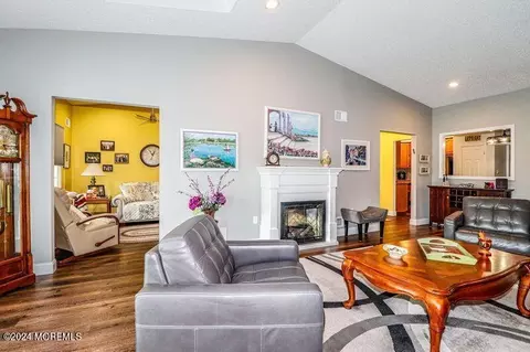 Living - 5 Leeds Ln, Monroe, NJ 08831 photo 5 of 5