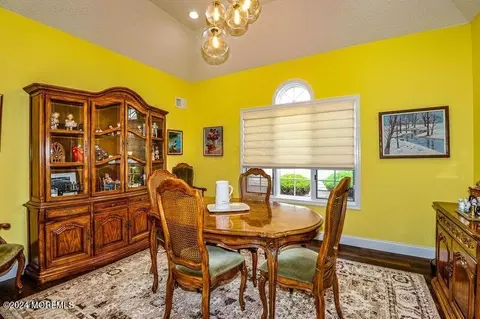 Dining - 5 Leeds Ln, Monroe, NJ 08831 photo 2 of 3