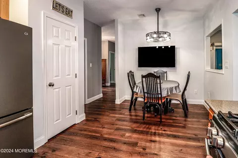 Dining - 5 Leeds Ln, Monroe, NJ 08831 photo 1 of 3