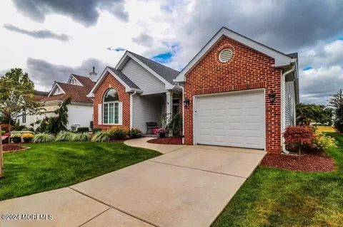 Exterior - 5 Leeds Ln, Monroe, NJ 08831 photo 2 of 7