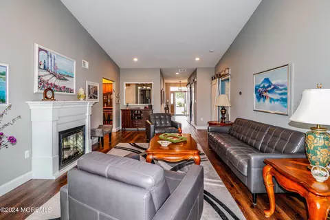 Living - 5 Leeds Ln, Monroe, NJ 08831 photo 3 of 5