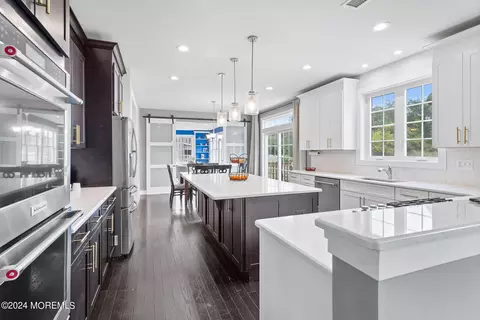 12 Tiffany Ct, Farmingdale, NJ 07727