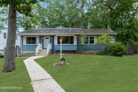 26 Laurel Pl, Howell, NJ 07731