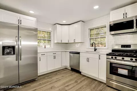 198 Newman Springs Rd, Red Bank, NJ 07701