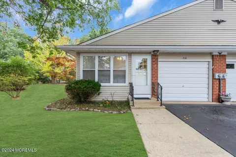 21 Crocus Ln #A, Whiting, NJ 08759